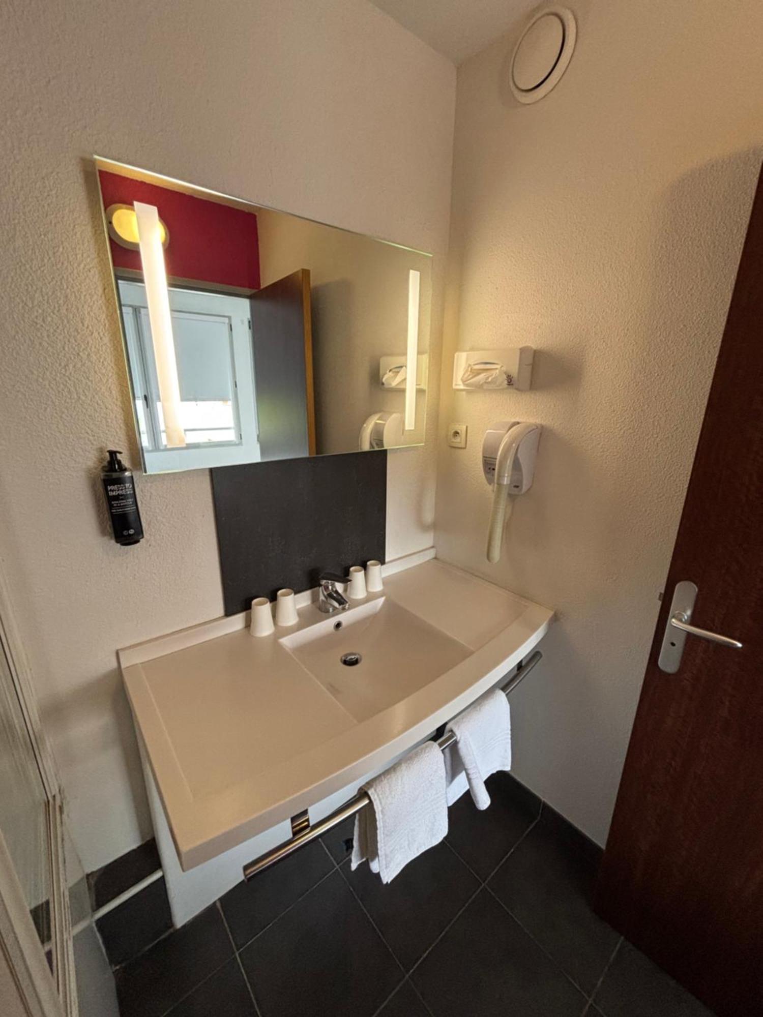 Ibis Styles Bethune Bruay La Buissiere Exteriör bild